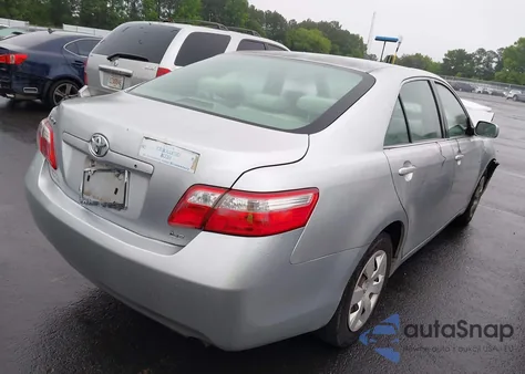 2007 Toyota Camry Le z USA, uszkodzony, nr VIN JTNBE46K273059596